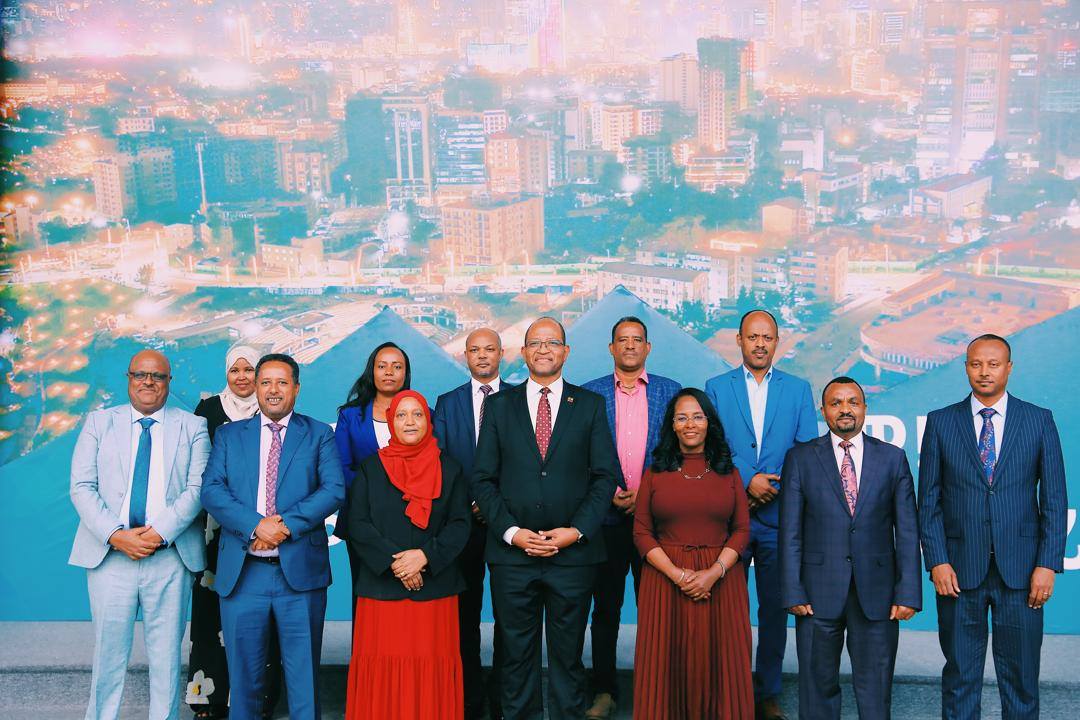 You are currently viewing ከንቲባ አዳነች አቤቤ በ2017 ዓ.ም በተለያዩ የበጎ ፈቃድ አገልግሎቶች ከከተማ አስተዳደሩ ጎን ለነበሩ ልበ ቀናዎች ስለ መልካም ተግባራቸዉ አመሰገኑ