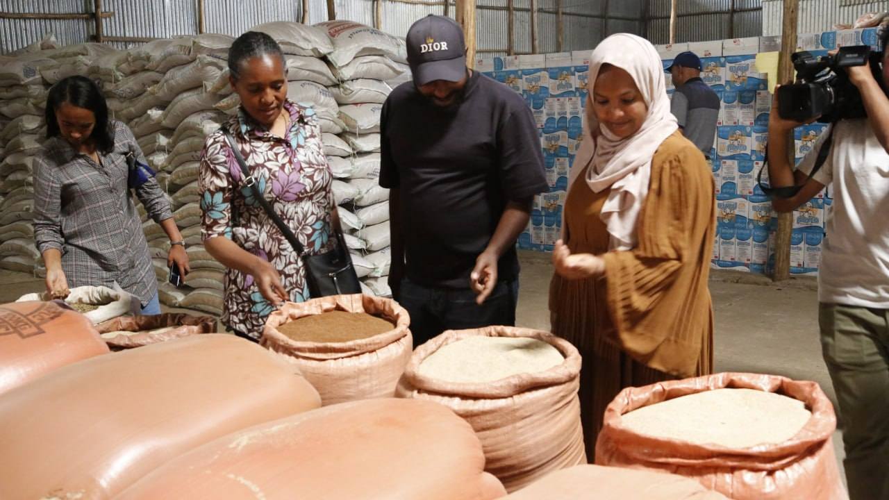 You are currently viewing ምርቶችን በስፋት በመሰብስብ ያልተቋረጠ የምርት አቅርቦትና የተረጋጋ የግብይት ስርዓት እንዲፈጠር የተጀመሩት ስራዎች ተጠናክረው እንደሚቀጥሉ ተጠቆመ