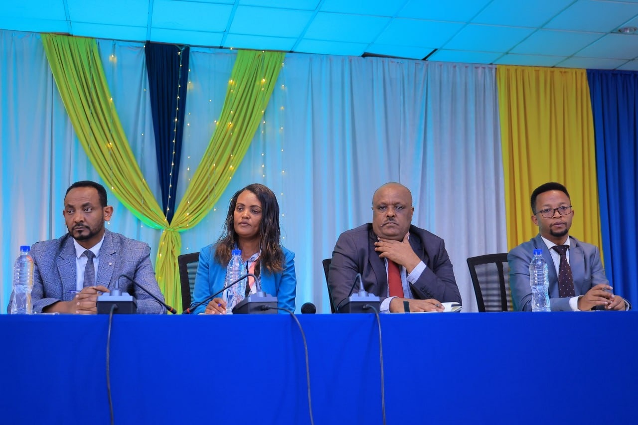 You are currently viewing ህዝቡ ለሚያነሳው የልማትና የመልካም አስተዳደር ጥያቄ ፈጣን ምላሽ እንዲያገኝ ምክር ቤቶች ድልድይ በመሆን ድርሻቸውን መወጣታቸው ተገለፀ