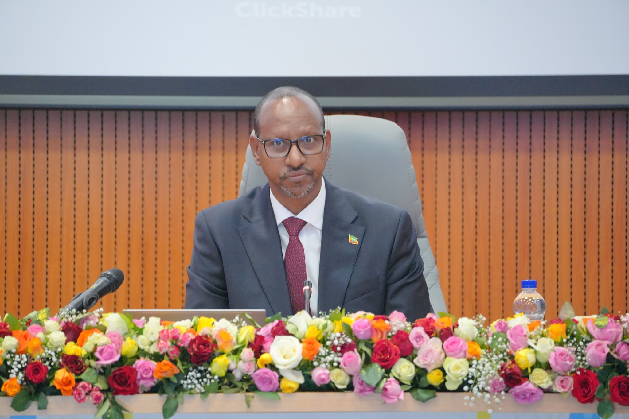 You are currently viewing በኢትዮጵያ ተግባራዊ የተደረገው ውጤታማ አመራር የህዝቡን ተጠቃሚነት ከፍ ያደረጉ ስራዎች እንዲከናወኑ ማስቻሉት አቶ አደም ፋራህ ገለጹ
