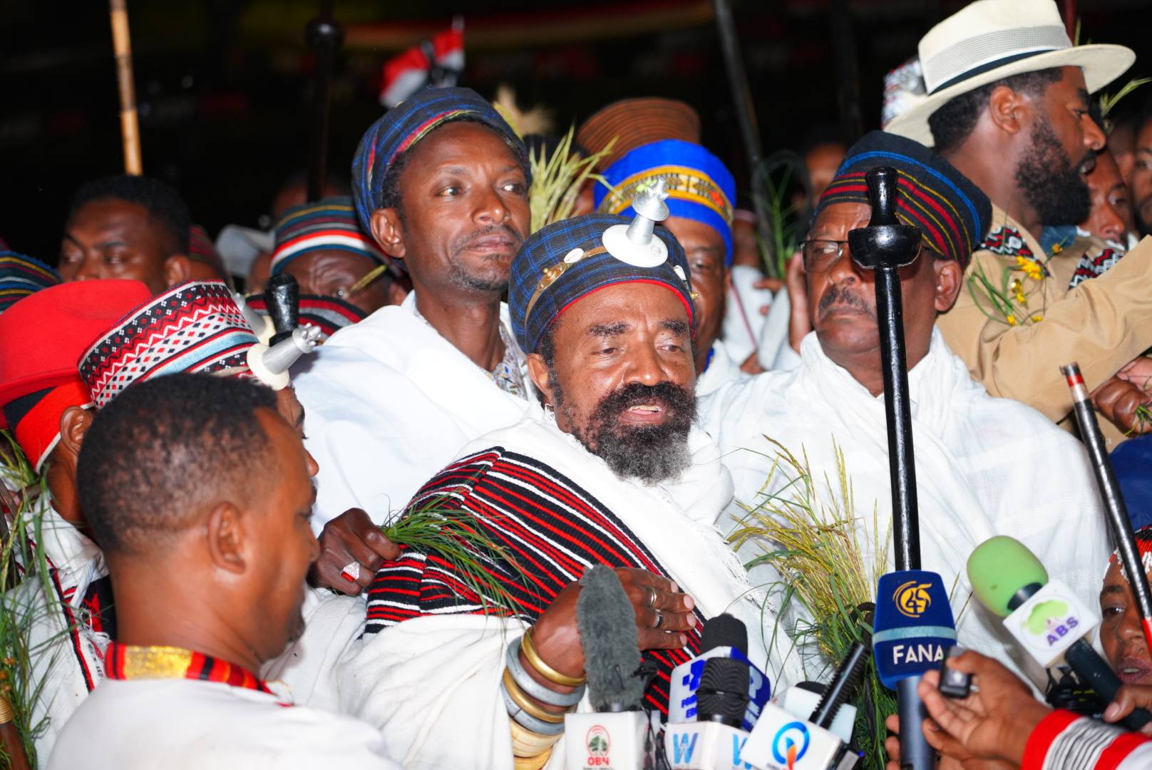 You are currently viewing የሆረ ሃርሰዴ የኢሬቻ በዓል በመልካ ሆረ ሀርሰዴ ‘ኢሬፈና’ ምስጋና የማቅረብ ሥነ-ሥርዓት በማከናወን ተከበረ