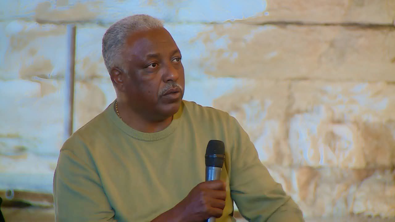 You are currently viewing ህብረተሰቡ በሀብት ላይ ተቀምጦ በድህነት መኖሩ ያስቆጫል፦ አባ ዱላ ገመዳ