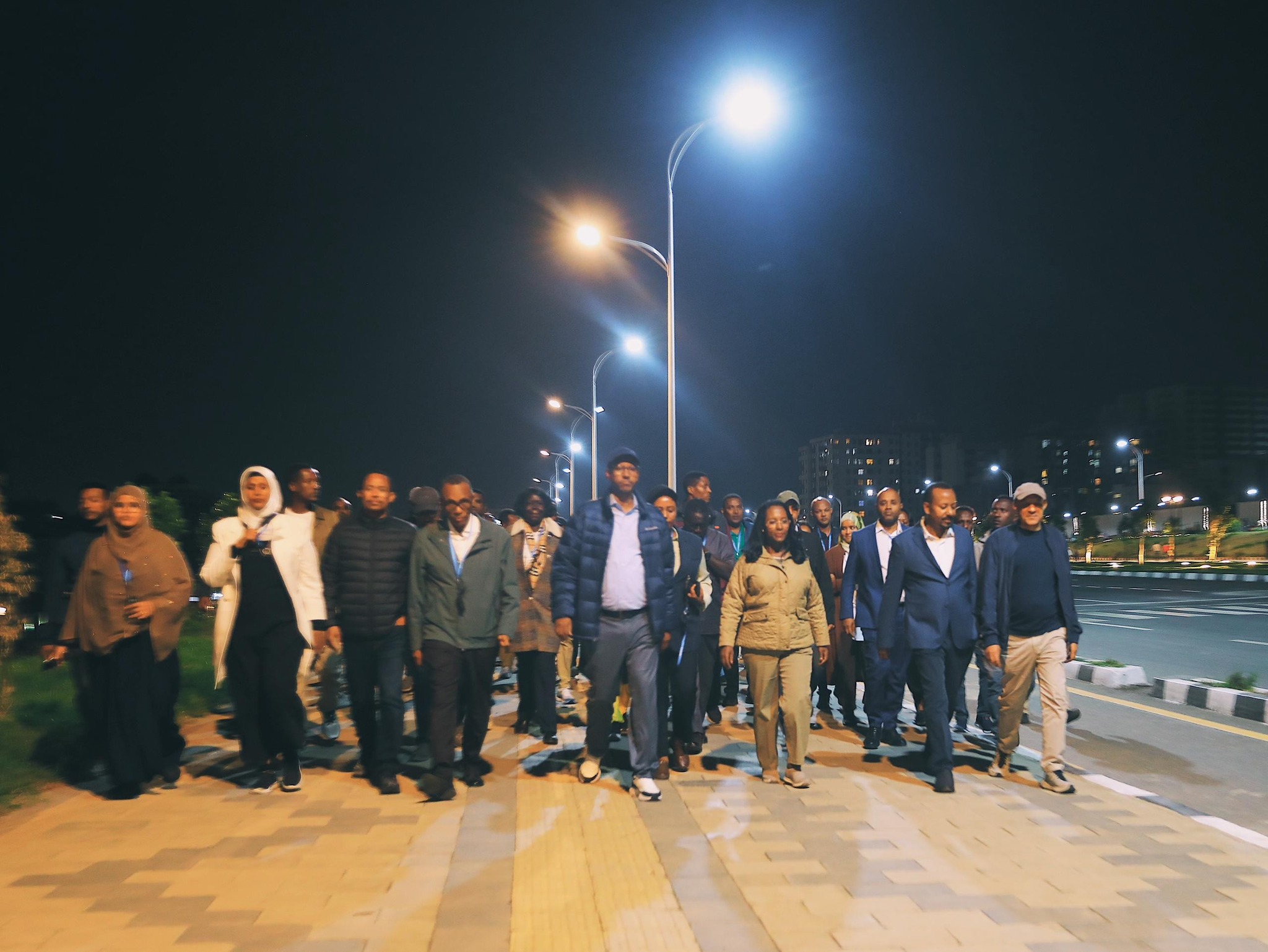 You are currently viewing ከንቲባ አዳነች አቤቤ ከሳርቤት – ጀርመን አደባባይ- ጋርመንት ፉሪ የሚዘልቀውን የኮሪደር ልማት ጠቅላይ ሚኒስትር ዶ/ር ዐቢይ አሕመድ እና የብልፅግና ፓርቲ ስራ አስፈፃሚ አባላት በተገኙበት መርቀዉ ለአገልግሎት ክፍት ማድረጋቸዉን ገለጹ
