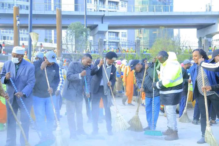 You are currently viewing ሆረ ፊንፊኔ የማክበሪያ ስፍራ ኢሬቻ ፓርክን የማፅዳት ስራ ተካሄደ