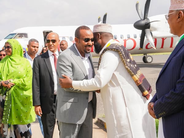 You are currently viewing ጠቅላይ ሚኒስትር ዐቢይ አሕመድ (ዶ/ር) እና ቀዳማዊት እመቤት ዝናሽ ታያቸው ጂግጂጋ ከተማ ገቡ