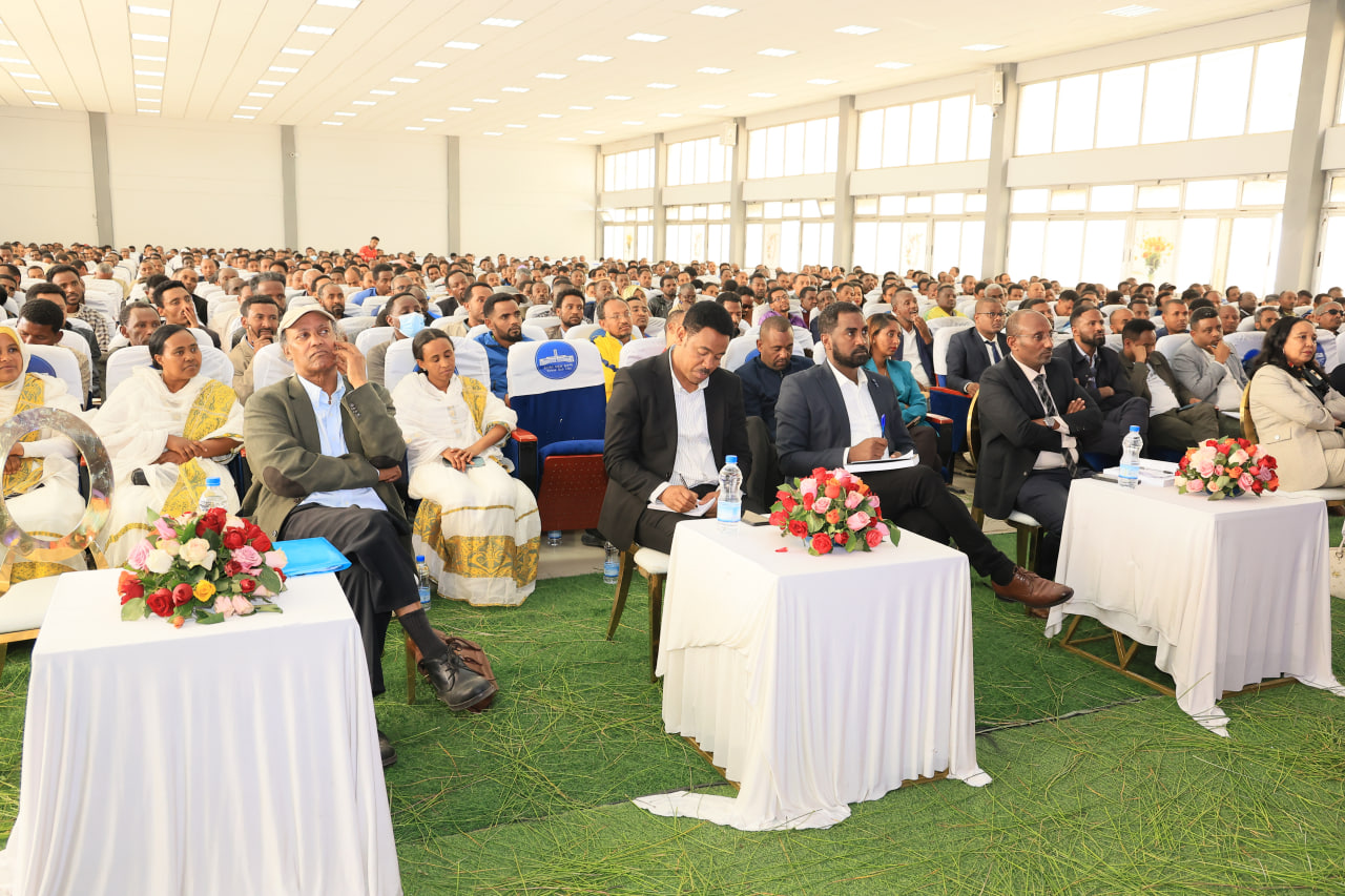 You are currently viewing የመደመር መንግሥት መጽሀፍ ከድህነት መውጫ መንገድን አመላካች ነው ሲሉ ምሁራን ተናገሩ
