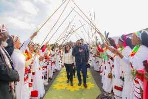 Read more about the article ጠቅላይ ሚኒስትር ዐቢይ አሕመድ(ዶ/ር) እና ቀዳማይት እመቤት ዝናሽ ታያቸው በባሌ ዞን በመገንባት ላይ ያለውን የዲንሾ ሎጅ እና የጌሴ የሳር ምድርን ጎበኙ