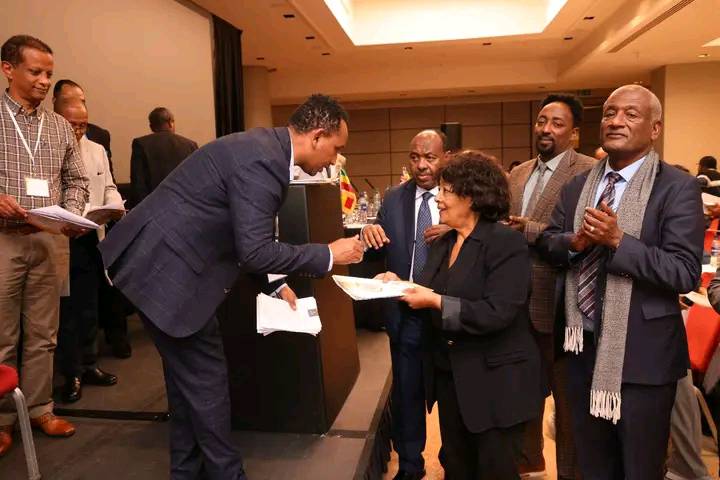 You are currently viewing ኮሚሽኑ ከለንደን መድረክ ተሳታፊዎች አጀንዳዎችን ተረከበ