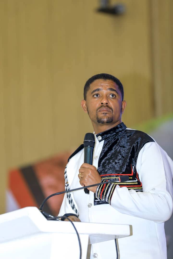 You are currently viewing የኦሮሚያ ክልላዊ መንግስት ፕሬዝዳንት አቶ ሽመልስ አብዲሳ የሆረ ሃርሰዴ የኢሬቻ በዓል ባህላዊ እሴቱን በጠበቀ መንገድ እንዲከበር አስተዋጽኦ ያደረጉ አካላትን አመሰገኑ