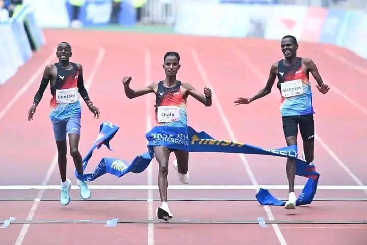 You are currently viewing በቻይና በተካሄደው ማራቶን ውደድር ኢትዮጵያውያን አትሌቶች አሸነፉ