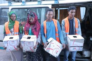 Read more about the article በቀን በ3ሺህ ብር ተሽከርካሪ ተከራይተዉ ገንዘብ ለሚሰበስቡ ግለሰቦች 300 ብር ከፍለዉ ያልታመመን ግለሰብ ታማሚ አስመስለው ከህብረተሰቡ ገንዘብ ሲሰበስቡ የነበሩ ተጠርጣሪዎች በቁጥጥር ስር ዋሉ