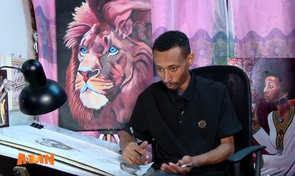 You are currently viewing በጥንካሬው እና በተስፈኝነትቱ ለብዙዎች አርአያ የሆነው አካል ጉዳተኛ ሰአሊ