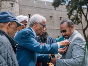 Read more about the article ከአዘዞ ጀምሮ እስከ ፒያሳ የተጀመረው የኮሪደር ልማት ሥራ ጎንደር ዳግም ለመወለድ እያማጠች እንደሆነ ያሳያል። ይህ ምጥ ሙያተኛ ይፈልጋል፤ ሐኪም ይፈልጋል። አሁን ባለበት ከቀረ ይጨነግፋል፤ አይወለድም። ደግፈን አግዘን እንዲወለድ ካደረግነው ግን ልክ በፋሲል ቅጥር ግቢ እንደሚታየው ያለ ውበት በመላ ጎንደር ከተማ ውስጥ ሊታይ ይችላል።