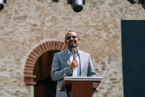 Read more about the article ጎንደር ለዓለም አሸብራቂ ከተማ እንድትሆን በትጋት መስራት እንደሚገባ ጠቅላይ ሚኒስትር ዐቢይ አሕመድ (ዶ/ር) ገለጹ