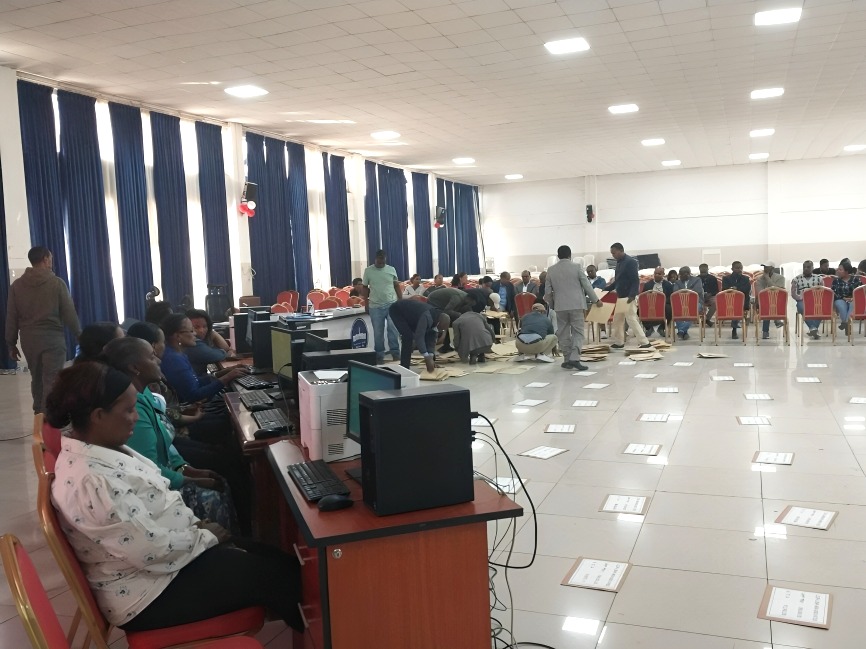 You are currently viewing 7ኛው ዙር የመሬት ሊዝ ጨረታ ተጫራቾችና ህጋዊ ወኪሎቻቸው በተገኙበት በቦሌ ክፍለ ከተማ በይፋ ተከፈተ