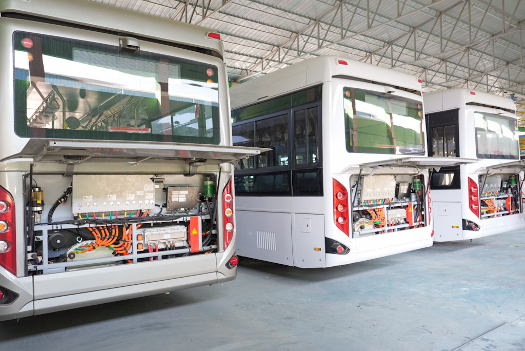 You are currently viewing ምክትል ጠቅላይ ሚኒስትር ተመስገን ጥሩነህ በደብረ ብርሃን ከተማ የመኪና መገጣጠሚያ፤ የብርጭቆና የጠርሙስ ማምረቻዎችን መጎብኘታቸዉን ገለጹ