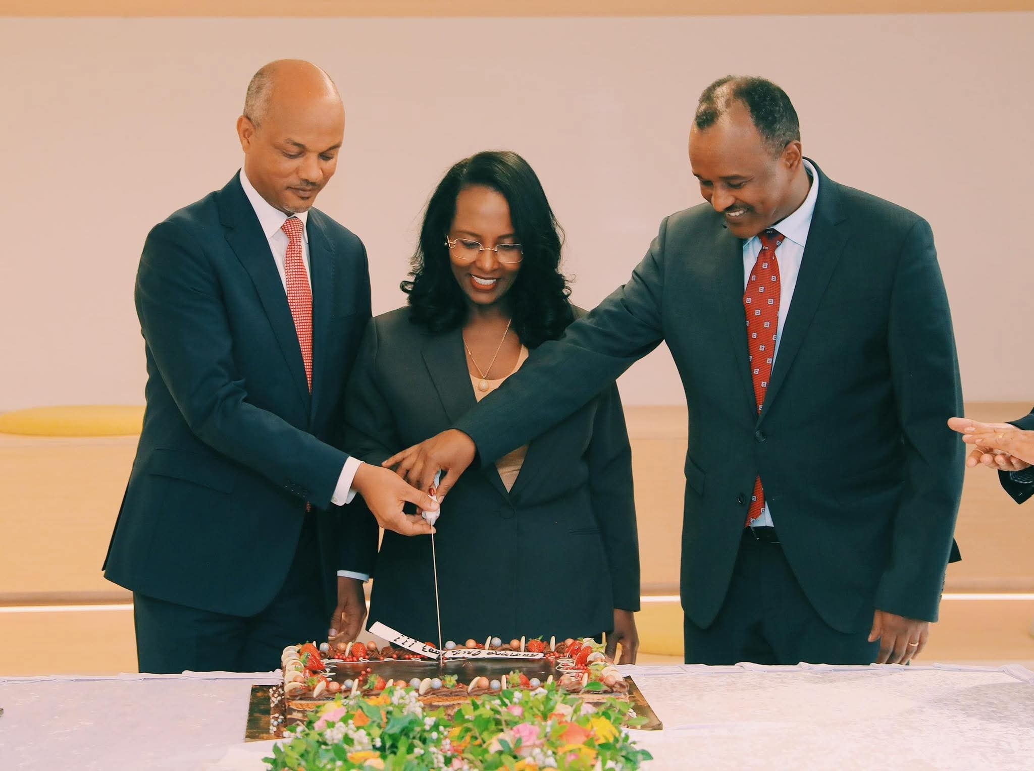 You are currently viewing የአዲስ አበባ ከተማ አስተዳደር አመራሮች ለአቶ ጥራቱ በየነ የክብር አሸኛኘት ሲያደርጉ አዲስ ለተሾሙት ለአቶ ሚሊዮን ማቲዎስ አቀባበል አድርገዋል