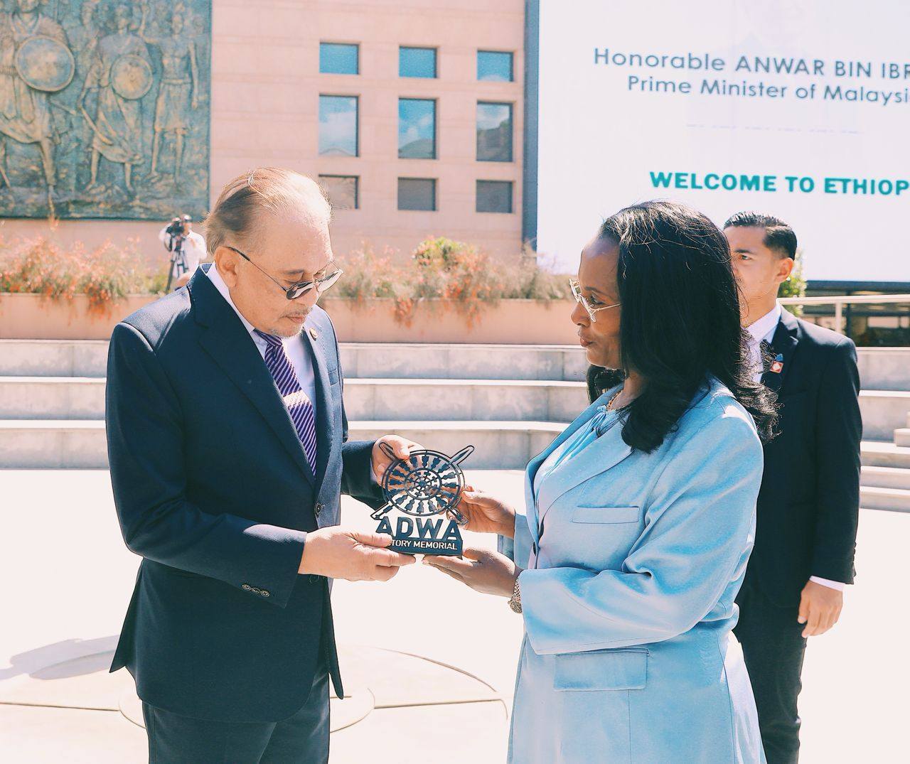 You are currently viewing የማሌዢያዉ ጠቅላይ ሚኒስትር ዳቶ ሴሪ አንዋር ኢብራሂም የዓድዋ ድል መታሰቢያን ጎበኙ