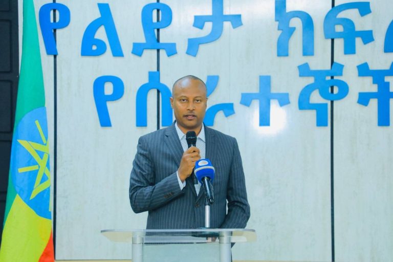 በአገልግሎት መስጫ ማዕከላት ምቹ የሆነ የስራ አካባቢ መፈጠር ሕዝቡን በቅንነት እና በታማኝነት ለማገልገል ያግዛል ሲሉ ጀማሉ ጀምበር (ዶ/ር ) ገለጹ