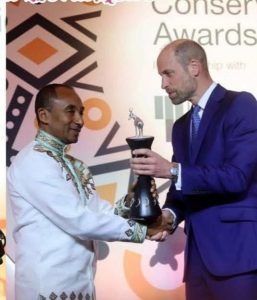 Read more about the article አቶ ኩመራ ዋቅጅራ የልዑል ዊልያም የአፍሪካ ጥበቃ ሽልማት አገኙ
