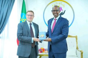 Read more about the article የብልፅግና ፓርቲ ምክትል ፕሬዝዳንት አደም ፋራህ በኢትዮጵያ የዩናይትድ ኪንግደም አምባሳደር ዳረን ዌልች ጋር ተወያዩ