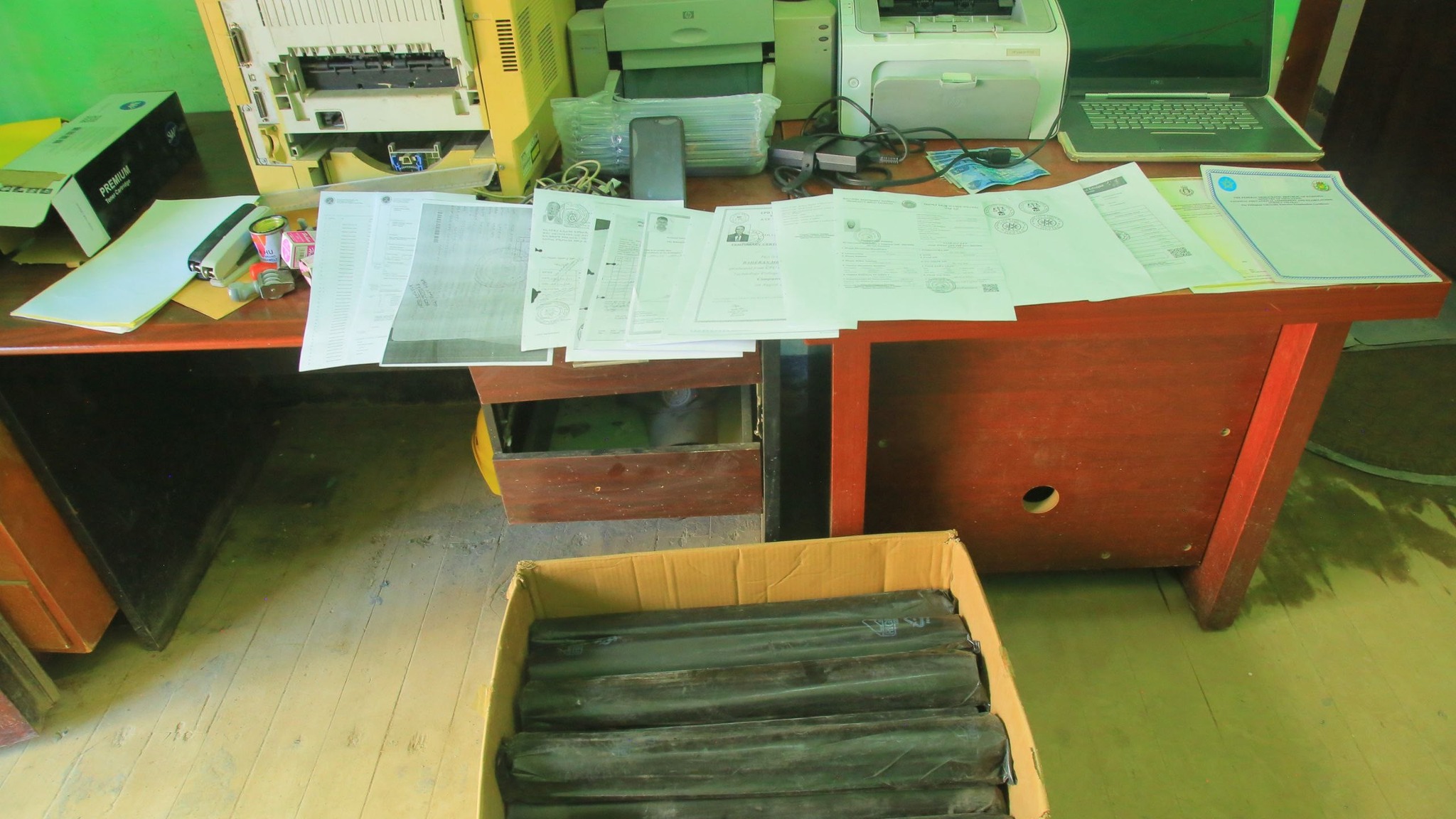 You are currently viewing የመሬት ይዞታ ማረጋገጫ ሰነድን ጨምሮ በተለያዩ የመንግስትና የግል ተቋማት ስም ሃሰተኛ ሰነዶችን ሲያዘጋጅ የነበረዉ ግለሰብ በቁጥጥር ስር ዋለ