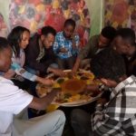 Read more about the article የማይተዋወቁ ሰዎች በጋራ ማዕድ የሚጋሩበት ምግብ ቤት