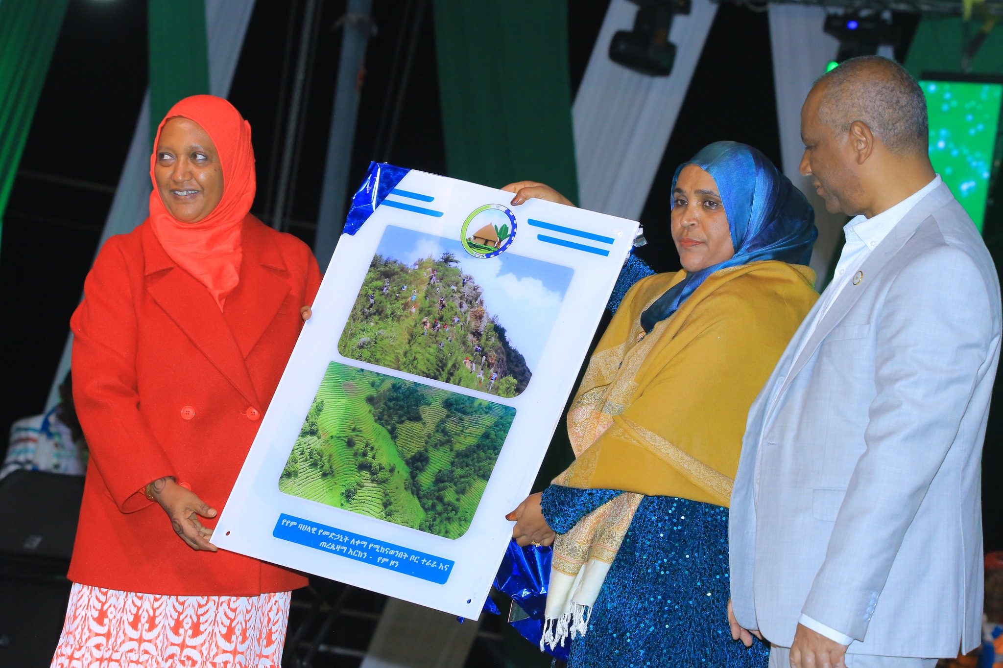 You are currently viewing የአዲስ አበባ ከተማ አስተዳደር እና የአዲስ አበባ ምክር ቤት ዕውቅና ተበረከተላቸው