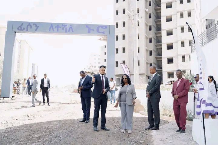 ከንቲባ አዳነች አቤቤ ፊሶን ሪል እስቴት እየገነባቸው ያሉትን 1ሺህ ቤቶችን ጎበኙ