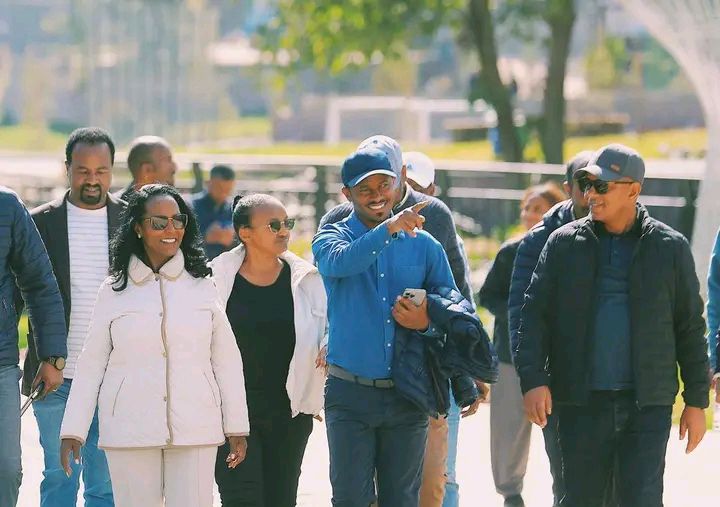 ከንቲባ አዳነች አቤቤ ከኡራኤል ብራስ ፣ቦሌ መድኃኔዓለም ጎላጎል እስከ እንግሊዝ ኤምባሲ የሚዘልቀውን የኮሪደር ልማት ፕሮጀክት እና የፒኮክ (ማዕከላዊ) ፓርክ ግንባታን መገምገማቸዉን ገለጹ