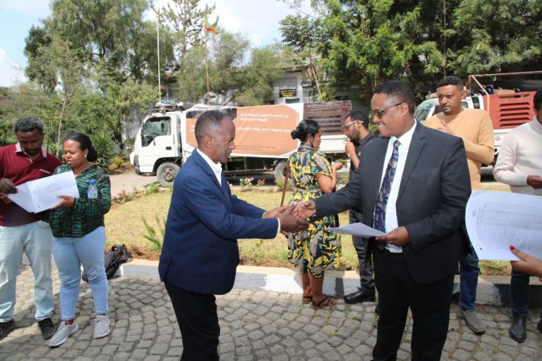 የኢትዮጵያ ኦርቶዶክስ ተዋህዶ ቤተ ክርስቲያን የልማት ክርስቲያን ተራድኦ ኮሚሽን ስምንት ሚልዮን ብር የሚያወጣ የቁሳቁስ ድጋፍ አደረገ