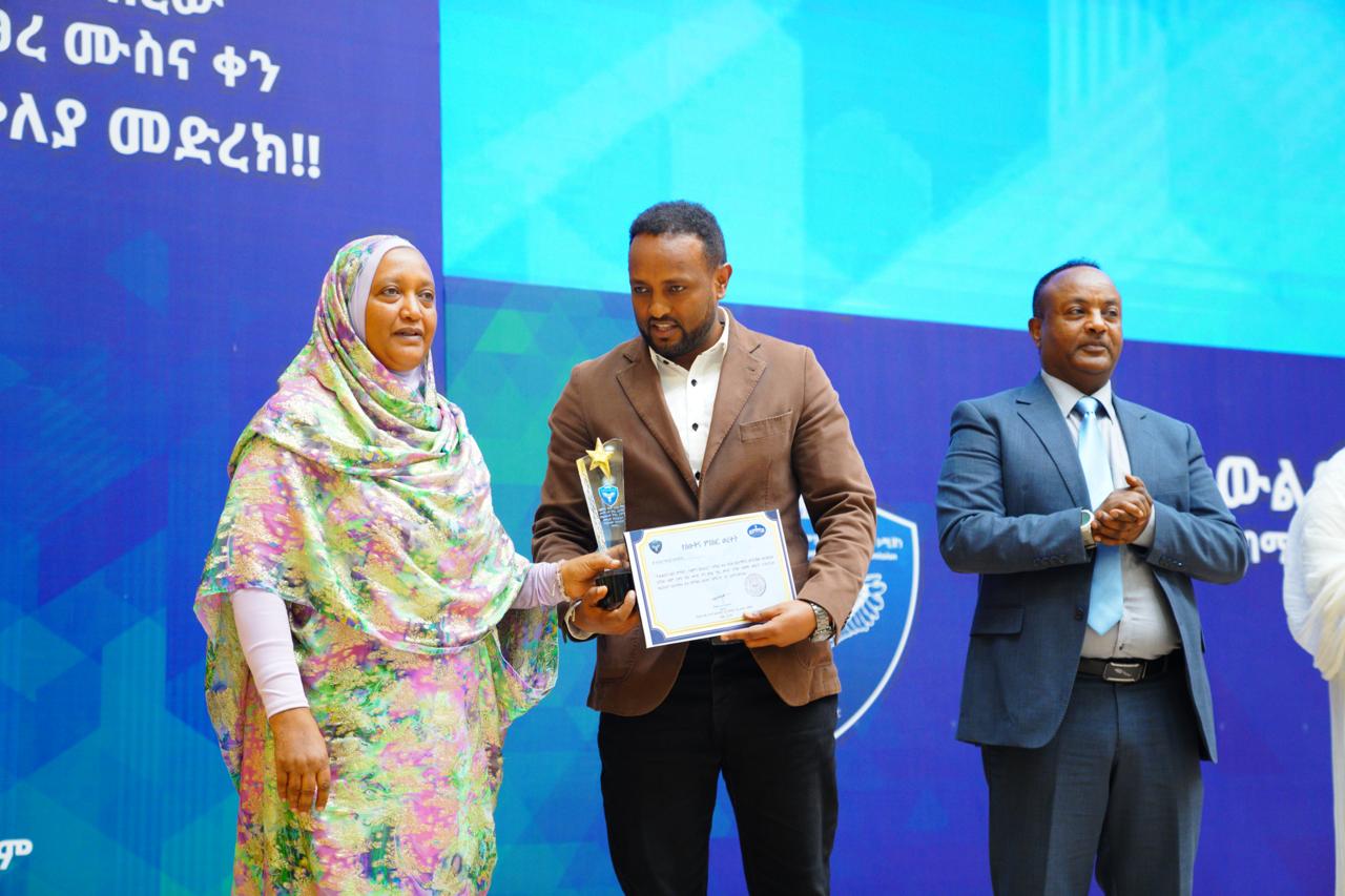 You are currently viewing አዲስ ሚዲያ ኔትዎርክ ብልሹ አሰራሮችን በመከላከል እና የጸረ ሙስና እንቅስቃሴዉ ዉጤታማ ይሆን ዘንድ ላበረከተው አስተዋጽዖ እውቅና ተበረከተለት