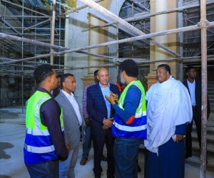Read more about the article ምክትል ጠቅላይ ሚኒስትር አቶ ተመስገን ጥሩነህ የመናገሻ ገነተ ጽጌ ቅዱስ ጊዮርጊስ ቤተ ክርስቲያን የሕንጻ እድሳት ሥራን ጎበኙ
