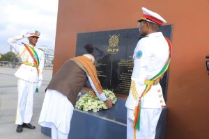 Read more about the article የሕንድ ጠቅላይ ሚኒስትር ናሬንድራ ሞዲ በአድዋ ድል መታሰቢያ የአበባ ጉንጉን አኖሩ።