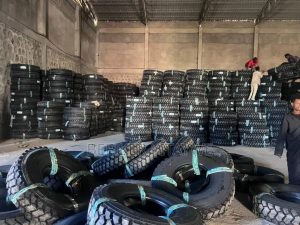 Read more about the article በመዲናዋ በተሽከርካሪ ጎማዎች ንግድ በተሰማሩ ነጋዴዎች ላይ በተካሄደ የታክስ ኦፕሬሽን በ11 የንግድ ድርጅቶች ያለደረሰኝ ሽያጭ ሲፈፅሙ የተገኙ 15 ግለሰቦች በቁጥጥር ስር ዋሉ