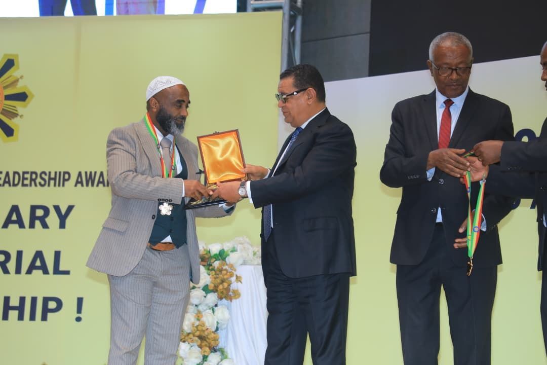 You are currently viewing በልዩነት የተመረጡ 7 የተቋም መሪዎች የዳይመንድ ዋንጫ ሽልማት ተበረከተላቸው