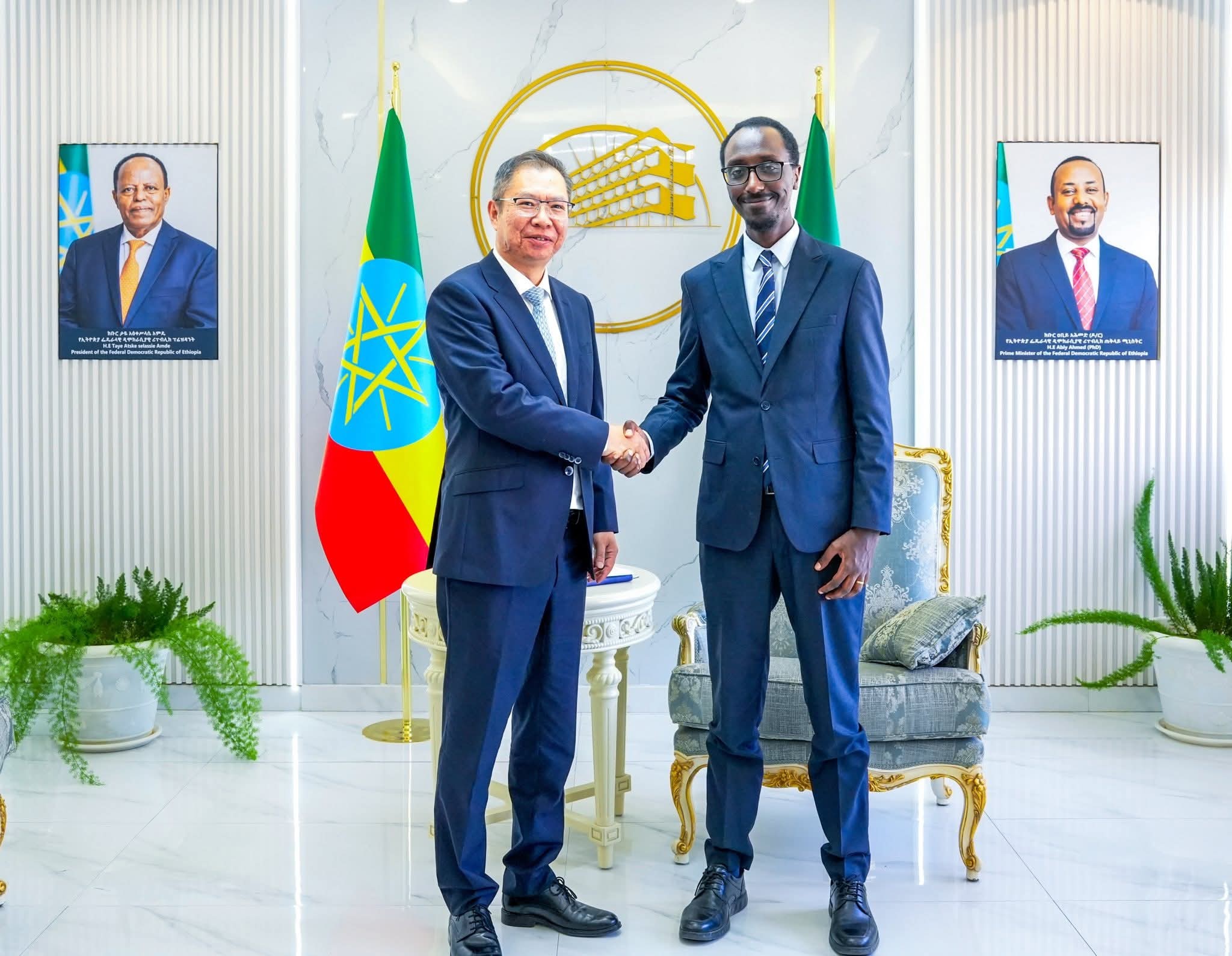 You are currently viewing ቻይና ከኢትዮጵያ ጋር ያላትን የሁለትዮሽ ግንኙነት ይበልጥ ለማጠናከር ቁርጠኛ መሆኗን ገለጸች