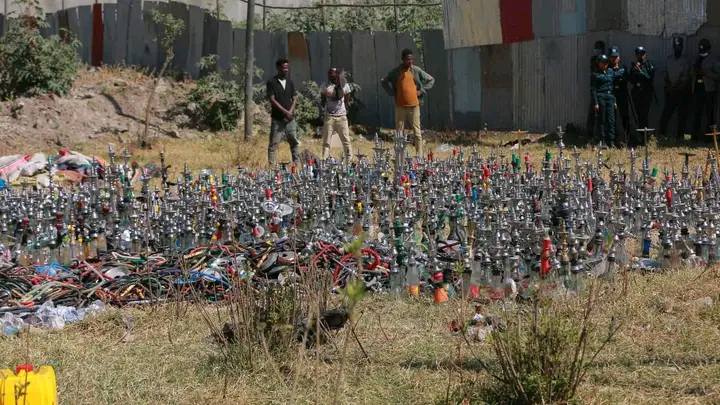 You are currently viewing ቂርቆስ ክፍለ ከተማ ከ22 ሺህ በላይ የሺሻ ማስጠቀሚያ እቃዎችን አስወገደ