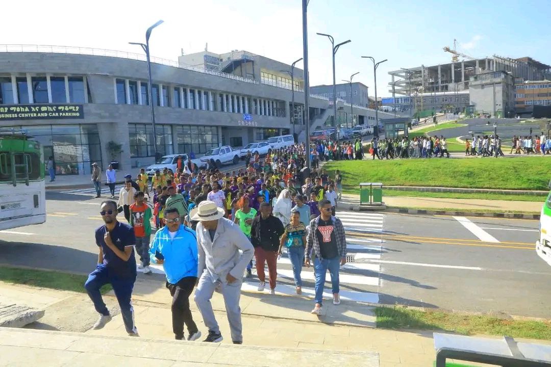 You are currently viewing ከፒያሳ አከባቢ በልማት ምክንያት ለተሻለ ኑሮ ወደ ንፋስ ስልክ ላፍቶ ክፍለ ከተማ የሄዱ ነዋሪዎች የቀድሞ መንደራቸውን ፒያሳ አራዳ ፓርክን እና አከባቢውን ጎብኝተዋል