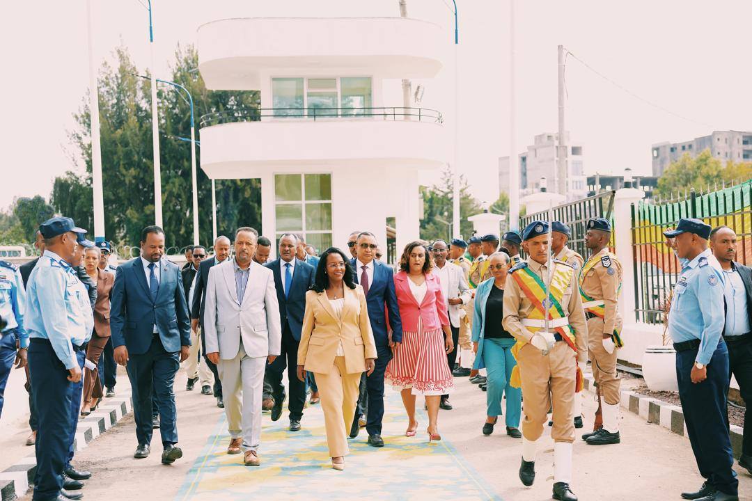 You are currently viewing ከንቲባ አዳነች አቤቤ በሁሉም ክፍለ ከተሞች ግንባታቸው የተጠናቀቁ 32 አዳዲስ የፖሊስ እና የእሳትና አደጋ ሥጋት መከላከያ ተቋማትን መርቀው ሥራ አስጀመሩ