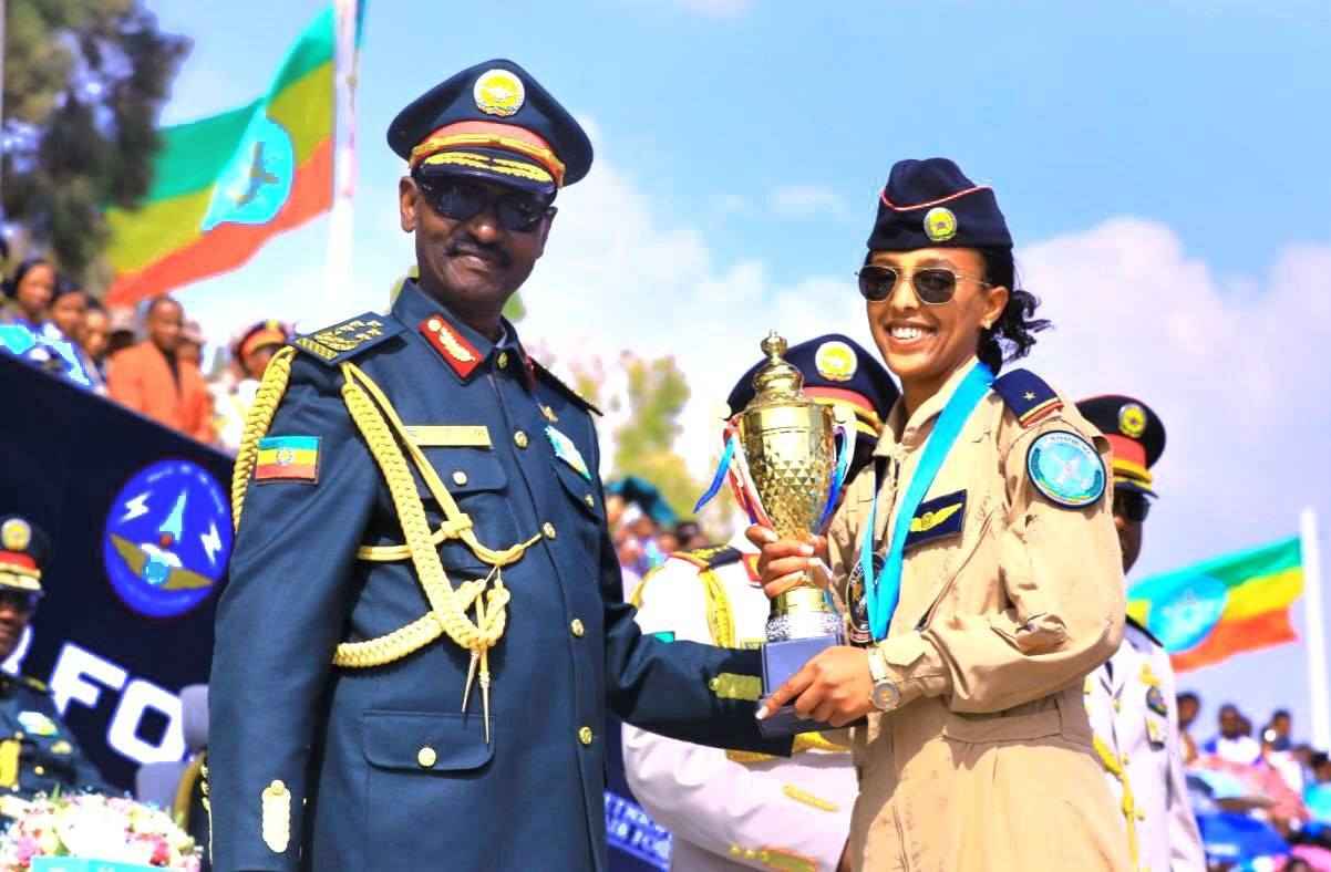 You are currently viewing ኢትዮጵያ በዘመናት መካከል በጀግኖች ልጆቿ መስዋዕትነት የፀናች የኩሩ ህዝቦች አገር ናት ሲሉ ፊልድ ማርሻል ብርሀኑ ጁላ ገለጹ