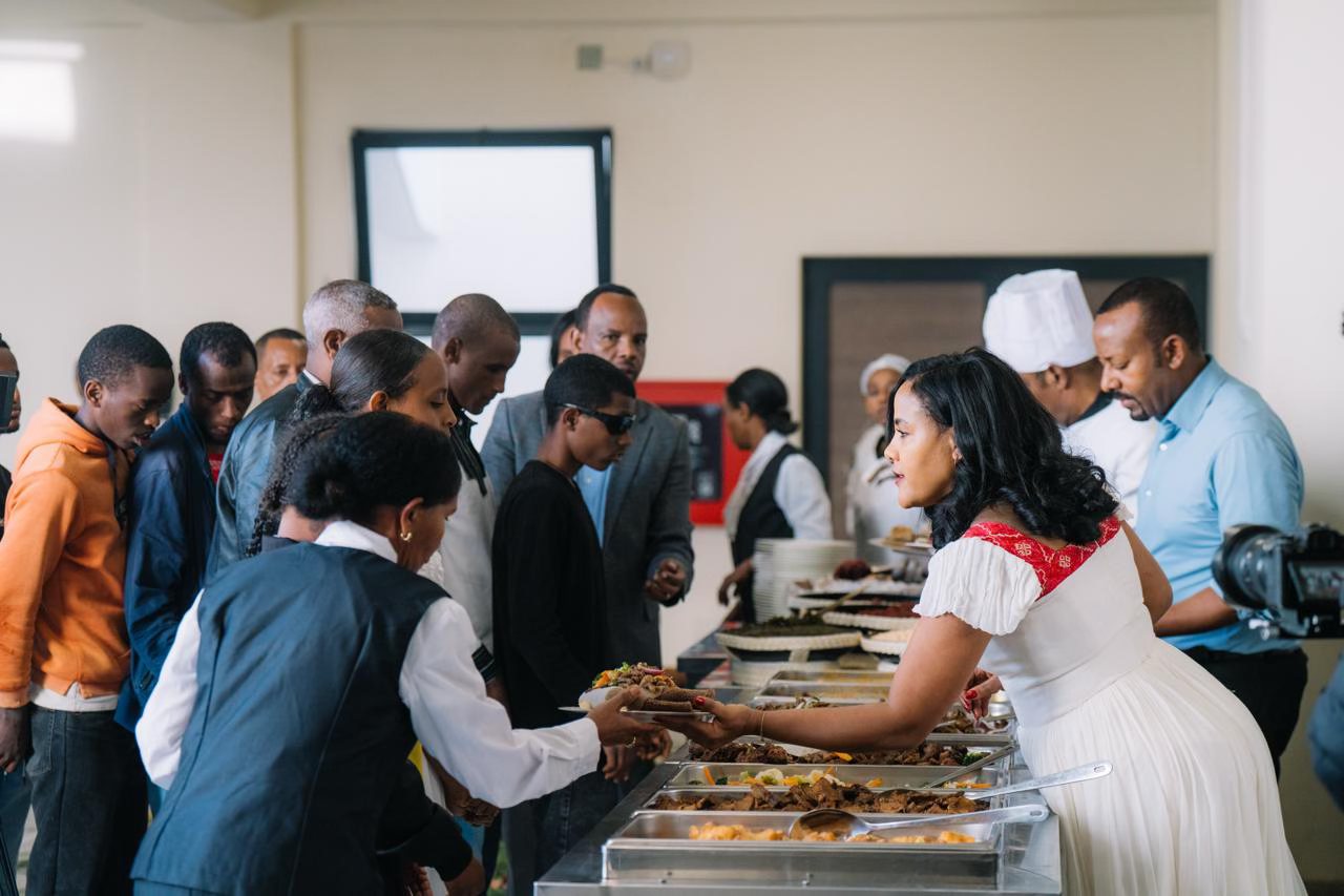 You are currently viewing የኢየሱስ ክርስቶስ የልደት መታሰቢያ ቀንን ስናከብር በፍቅር፣ በመተሳሰብ እና በመረዳዳት ሊሆን ይገባል – ቀዳማዊት እመቤት ዝናሽ ታያቸዉ