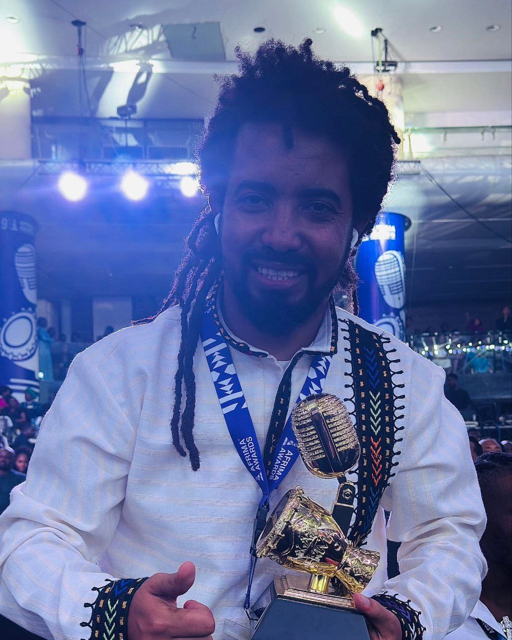 You are currently viewing በአፍሪካ መድረክ ያበራው ኮኮብ – ሃዲስ ዓለማየሁ የማሲንቆው አናዛዥ