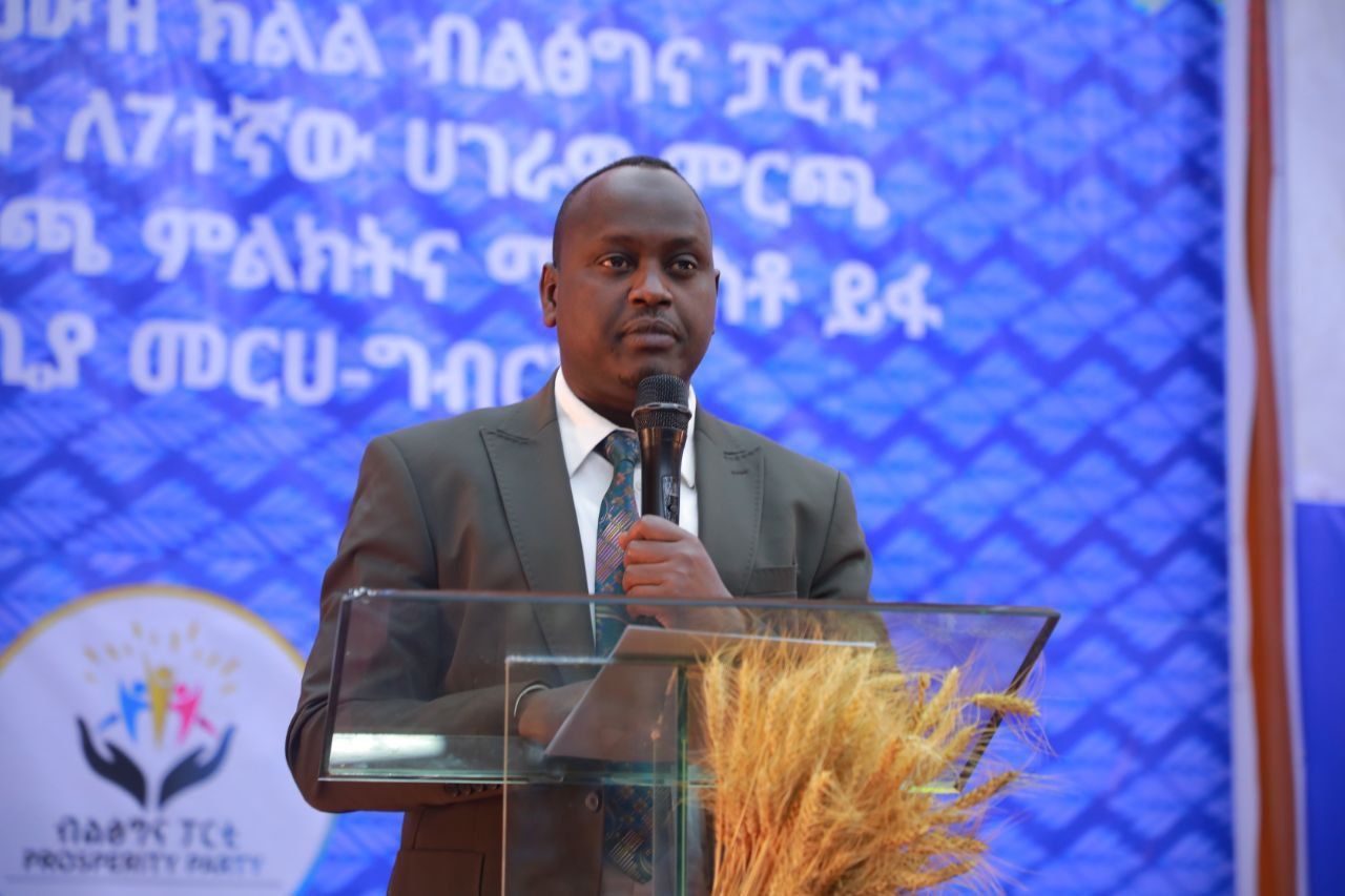 You are currently viewing በዜጎች ተሳትፎ የተከናወኑት የልማት ስራዎች በክልሉ ተጨባጭ ውጤት አስገኝተዋል-ርዕሰ መስተዳድር አሻድሊ ሀሰን