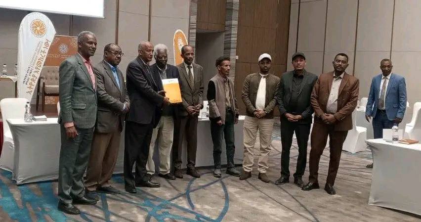 You are currently viewing የአማራ ፋኖ ሕዝባዊ ድርጅት (አፋሕድ) የሀገራዊ ምክክር አጀንዳዎቹን ለኢትዮጵያ ሀገራዊ የምክክር ኮሚሽን አስረከበ