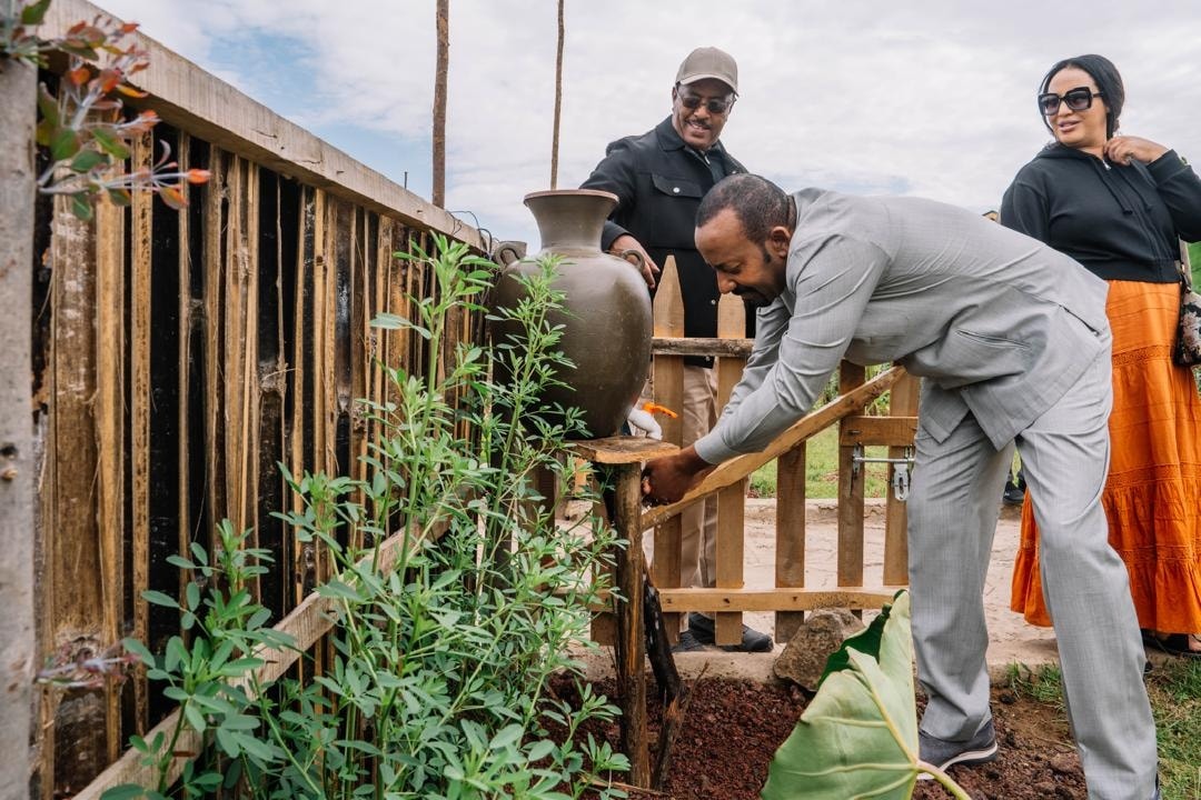 You are currently viewing በገጠርና ከተማ አኗኗርን ለማሻሻል የተሰራው ስራ የሚታይ ለውጥ የተገኘበት ነው መሆኑ ጠቅላይ ሚኒስር ዐቢይ አሕመድ ገለጹ