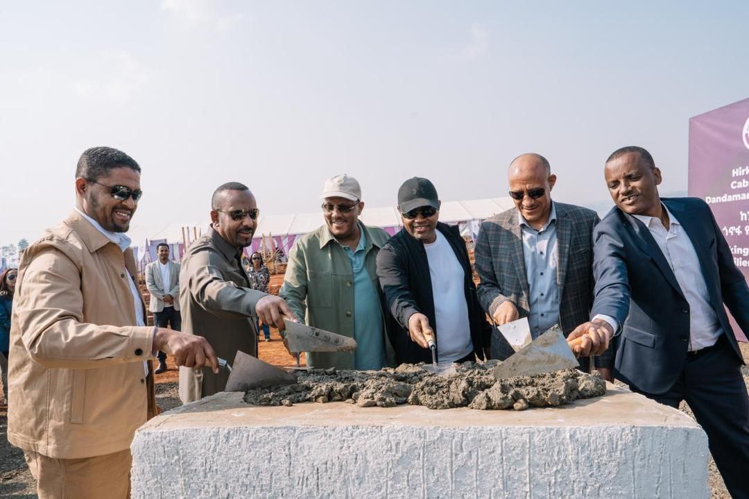 You are currently viewing ዛሬ ‎‎ያስጀመርነው የቡሳ ጎኖፋ ኦሮሚያ የተቀናጀ የምግብ ኢንዱስትሪ ግንባታ የበቆሎ እና አኩሪ አተር ዱቄት እንዲሁም 14 ተጓዳኝ የበቆሎ ውጤት ምርቶችን ለማምረት የታቀደ ነው- ጠቅላይ ሚኒስትር ዐቢይ አሕመድ (ዶ/ር)