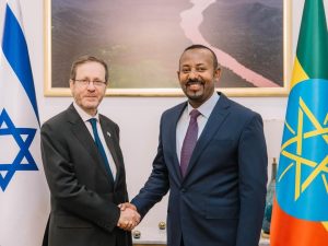 Read more about the article ዛሬ ወደ ኢትዮጵያ ለይፋዊ ጉብኝት የመጡትን የእስራኤል ፕሬዝዳንት አይዛክ ሄርዞግን ተቀብዬ ፍሬያማ ውይይት አድርገናል- ጠቅላይ ሚኒስትር ዐቢይ አሕመድ(ዶ/ር)