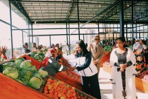 Read more about the article ከጎዳና እንግልት ወደ ዘመናዊ የገበያ ማዕከል- ጉሊት ሻጭ እናቶች