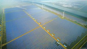 Read more about the article “ፀሐይና ነፋስ አይታገዱም ” የከርሰ ምድር ነዳጅ ቀውስ እና የሀገራት አማራጭ